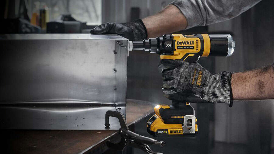 18V XR 2Ah brushless riveter (with 2 batteries, charger and case) - DCF403D2GT-QW - DeWALT 18V XR 2Ah brushless riveter (with 2 batteries, charger and case) - DCF403D2GT-QW - DeWALT